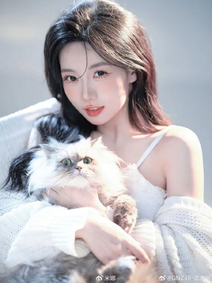 图片来源@snh48-许杨玉琢snh48许杨玉琢身穿白裙的少