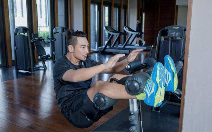 51岁赵文卓跑步健身运动狂魔日复一日锻炼肌肉惊人