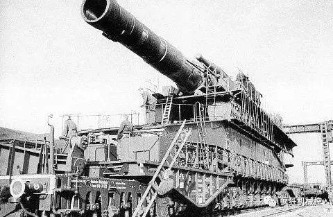 德国巨炮重1350吨，需用250人组装三天，世界第一大炮有多牛