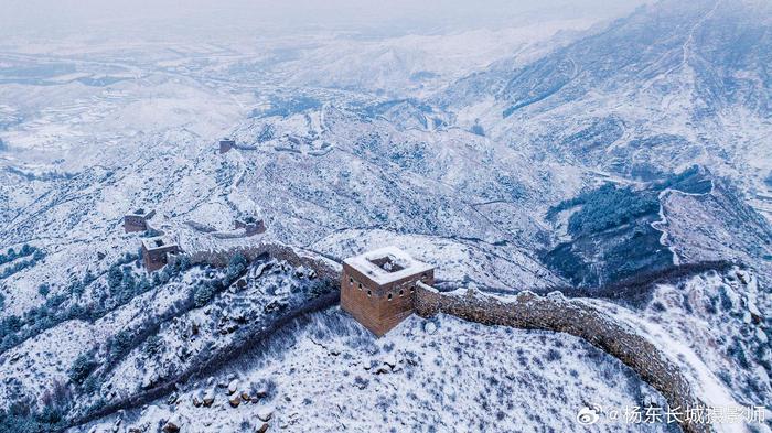 河北涞源荆山口长城银装素裹 万里长城在冬日的雪中