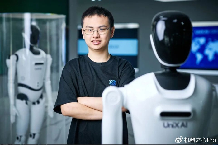 00后ceo杨丰瑜:回国创业,五个月造出首款「可量产」人形机器人