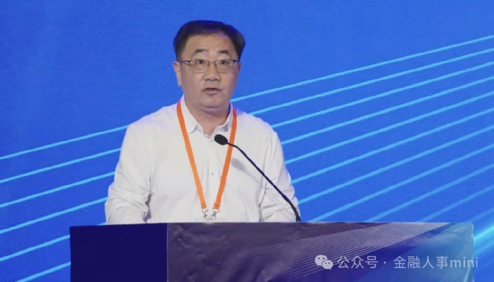 上海分行副行长陈李剑,拟任办公室主任.