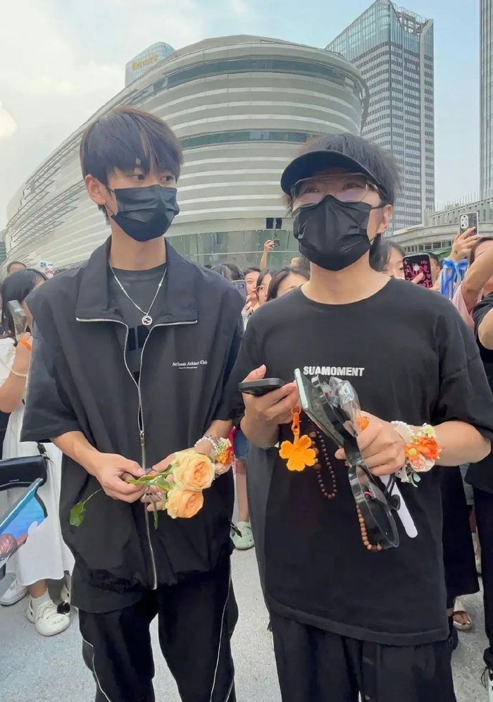 热巴,娜然,魏大勋,张晚意,时代峰峻|魏大勋|黄锐|迪丽热巴_新浪新闻