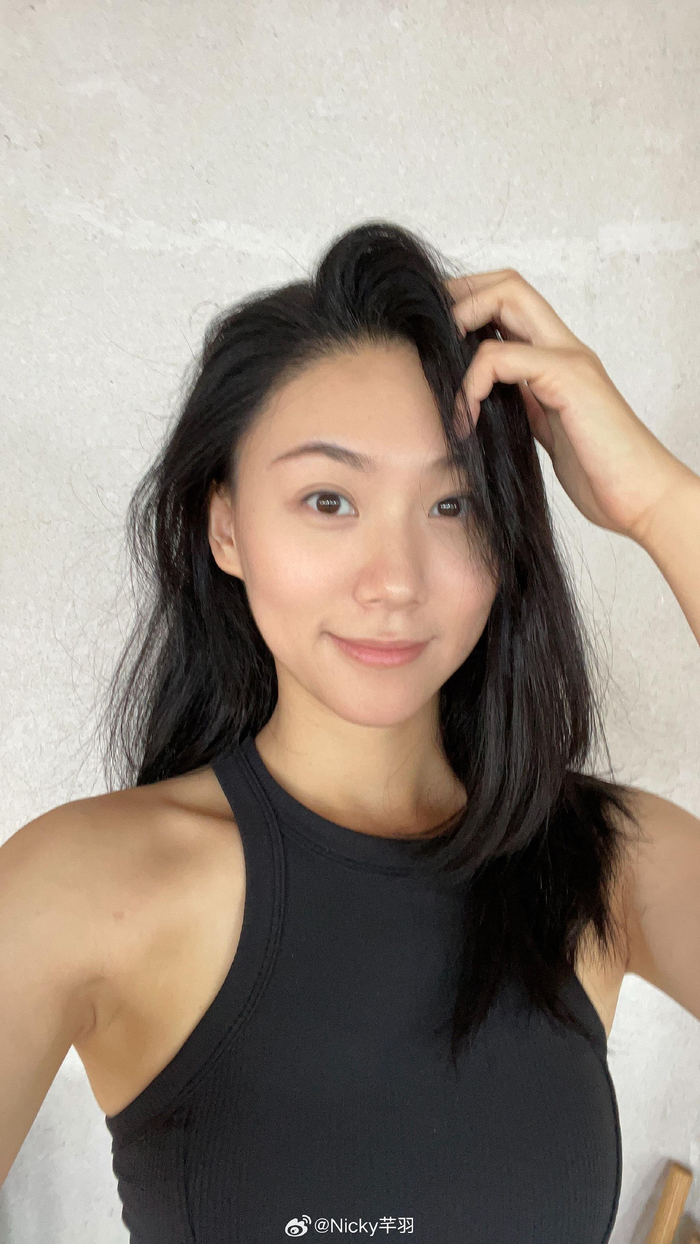 运动完就心情很好穿上黑色好好虐套上粉色变软妹