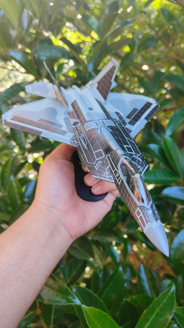 把玩f22猛禽战机黑色试验涂装