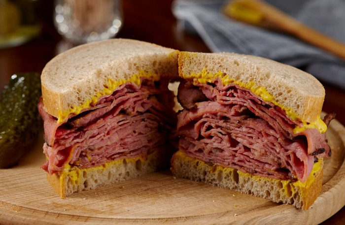 蒙特利尔熏肉三明治(加拿大)