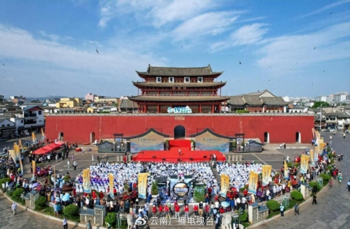 云南省主会场活动在红河州建水县举行,各方游客共赴一场"最云南"的