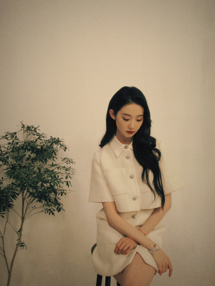 张艺凡最新写真大片释出