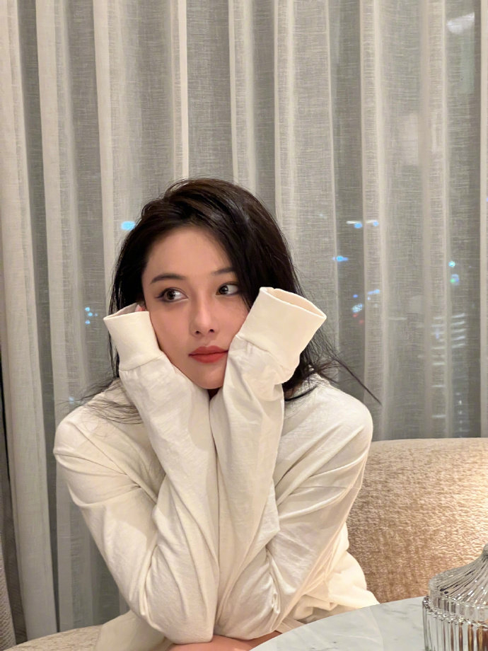 一大早就接受姐姐的美颜暴击对我的眼睛很好 676767张馨予秋日