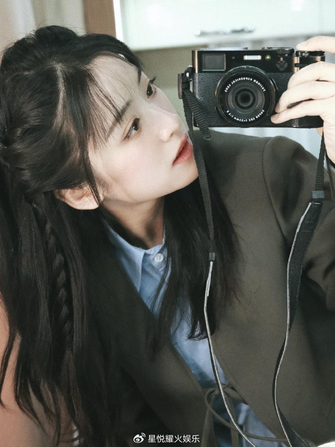 沈月生活照曝光 可爱青春洋溢|沈月|生活照|可爱_新浪新闻