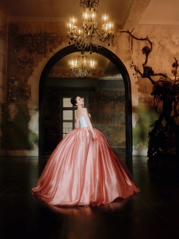 刘亦菲今日第二套造型完全就是公主走进现实嘛!