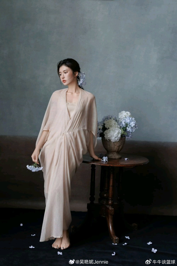 吴艳妮公布28岁生日愿望：12秒59刷新全国纪录！网友：照片太假