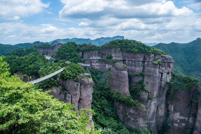 台州有个神仙居景区,风光梦幻迷人,因桥多而成为网红
