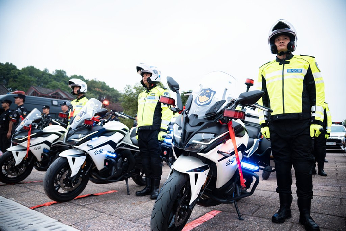 新宁公安举行交警铁骑警务启动仪式