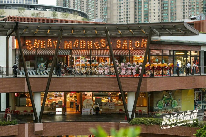 "破圈"与"引流"早在做出亚洲大厦这个音乐剧地标之前,上海亚华湖剧院