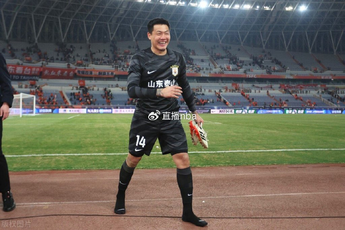 却遭刘殿座质疑,直言门将给他放水了|刘殿座|王大雷|鲁能_新浪新闻