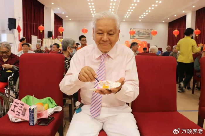 长者生日会天增岁月人增寿春满乾坤福满门