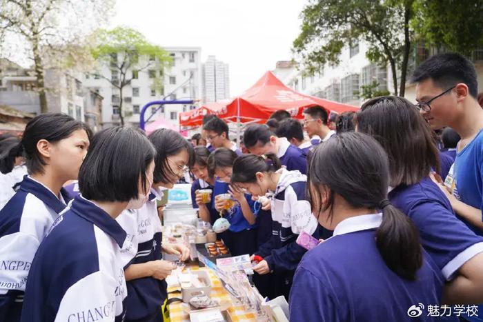 一场别开生面的校园爱心义卖活动,在长沙市这所学校发生