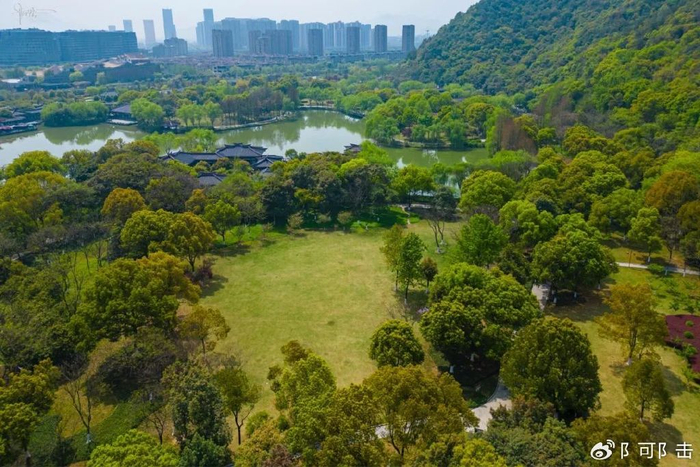 杭州富春江畔,有个网红公园主打三国文化,风光秀美还完全免费