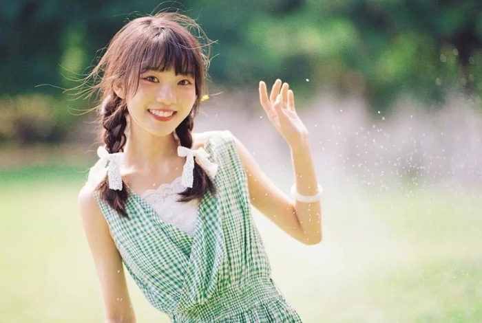 拍照双手怎么放,10个姿势,拍照不会紧张不自然,美美照片拍出来