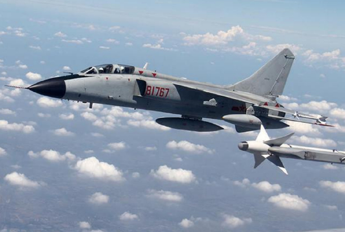 歼轰-7:这款事实上的攻击机,还能在军中再战20年|飞豹|攻击机|载弹量