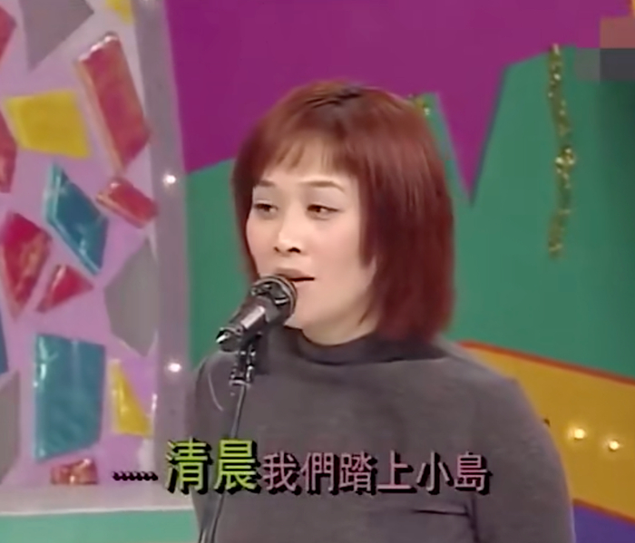 那英吐槽王菲喜欢给她起外号,最开始是"那大傻",后来变成"二姐".