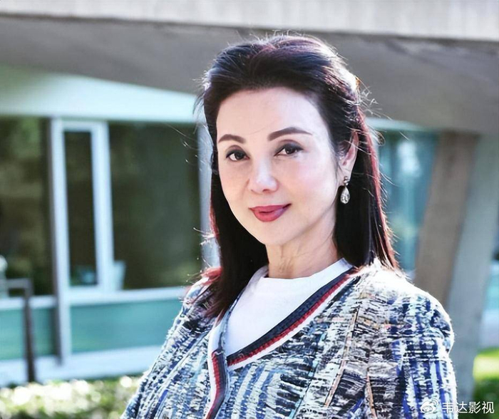 不再纠结前夫,事业和孩子各有成就