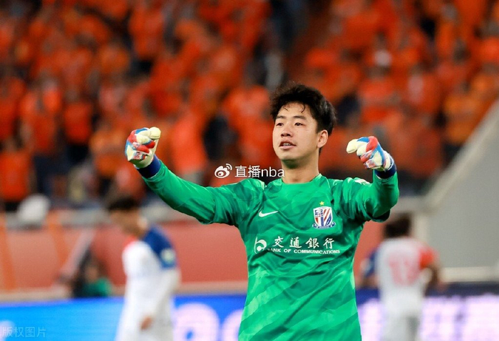 主帅就敲定夏窗四人离队名单,两王牌携手去津门虎|斯卢茨基|艾迪|申花