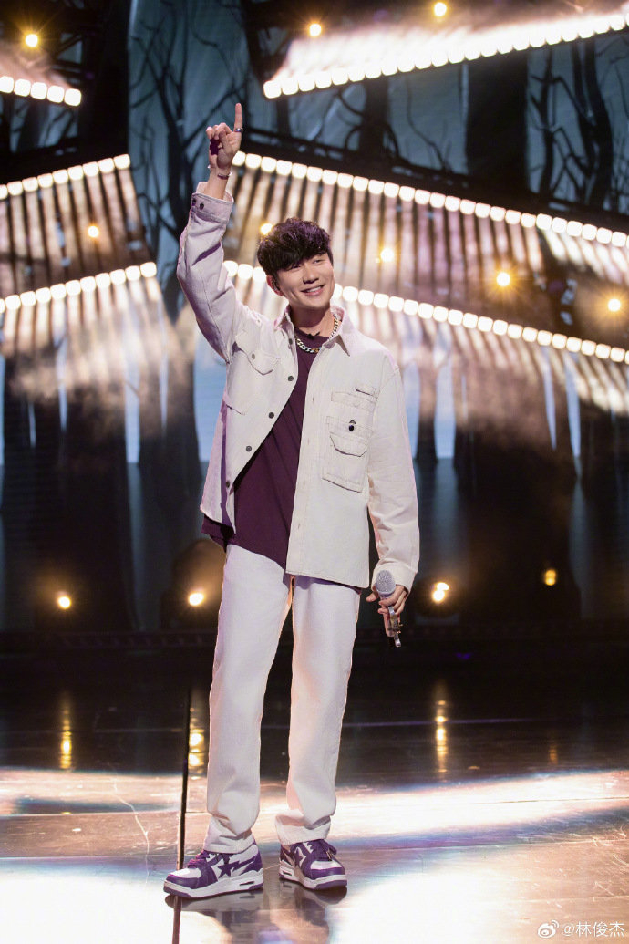 你好星期六何炅林俊杰合照希望两人友谊长存啊