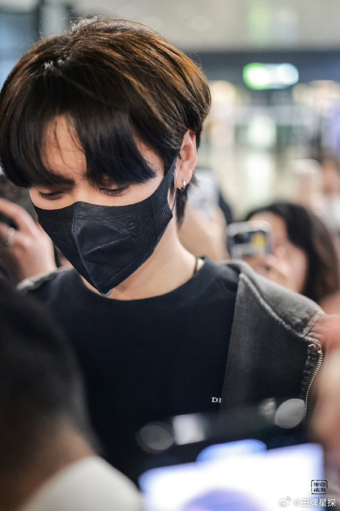 肖宇梁上海机场路透明天上海时装周见