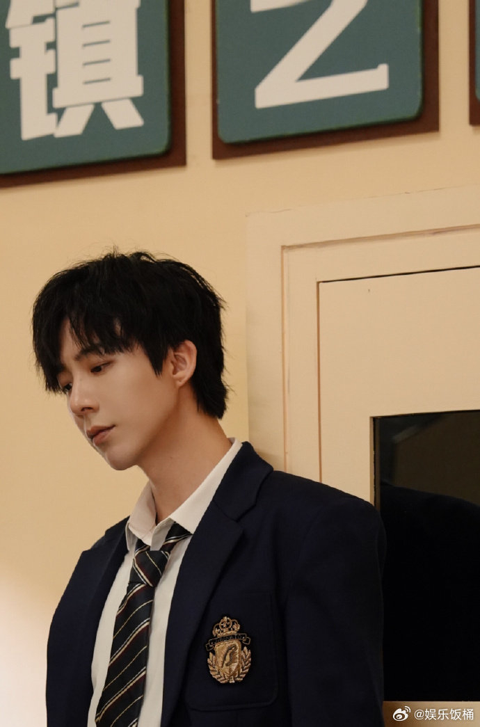 刘宇宁《开始推理吧》造型梦回好多年前的摩登兄弟宁学长…__财经头条__新浪财经
