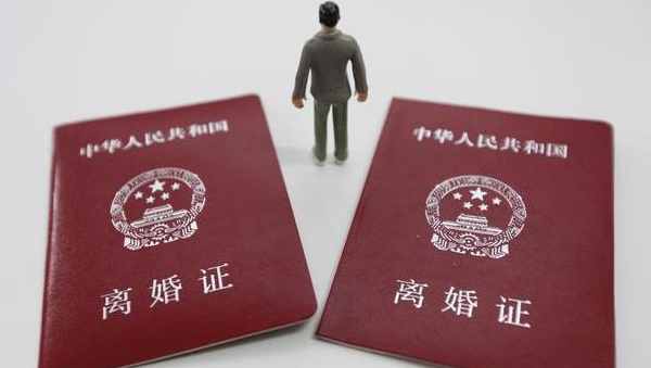 先介绍两条相关的法律规定:一是民法典1089条的规定:"离婚时,夫妻