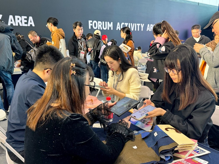 2025柯桥秋季国际纺博会趋势交流暨新品面料对接会成功举办__财经头条__新浪财经
