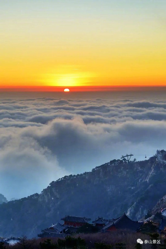 泰山云海景观再现,茫茫云海宛如仙境|云海|泰山|景观_新浪新闻