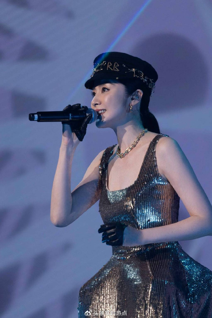 kelly陈慧琳全新国语新歌《谢谢你陪我那么久》 演唱会上海站首唱