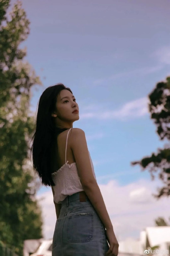 30个人像拍照姿势,摄影师都在用,拍照自然美美的