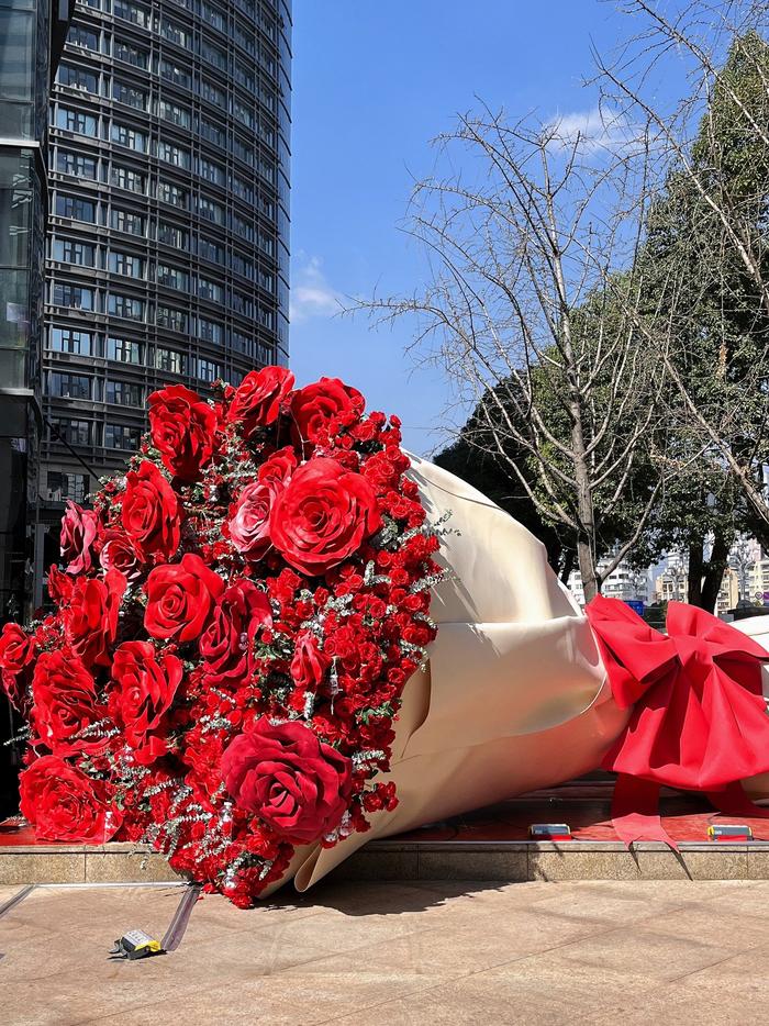 城市巨型花束 浪漫至死不渝