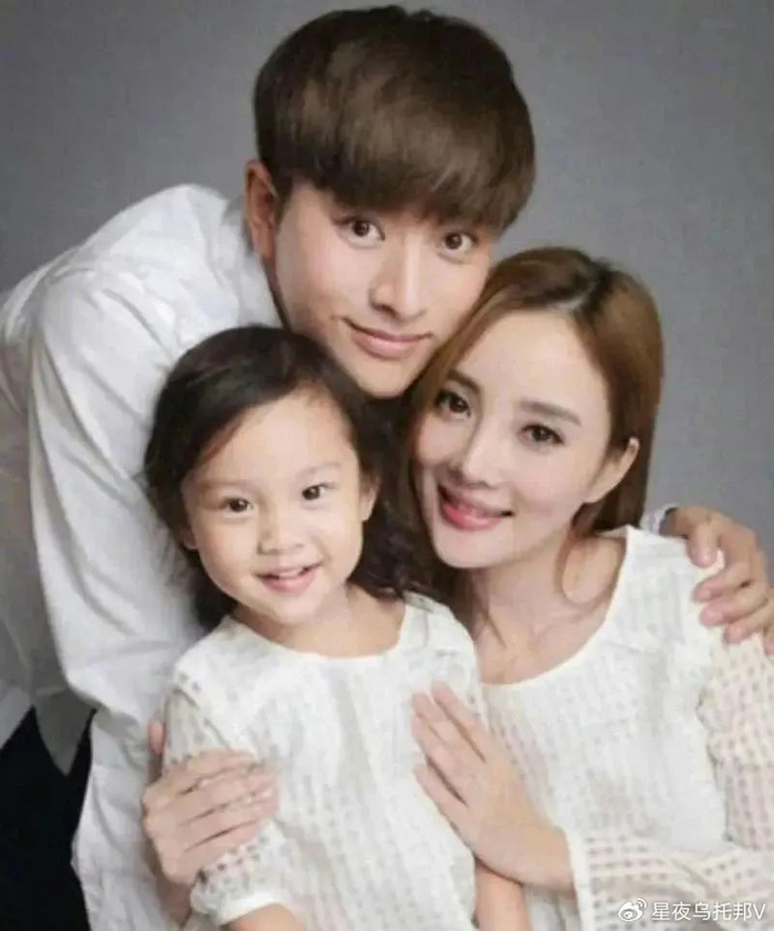 贾乃亮李小璐疑似复婚?