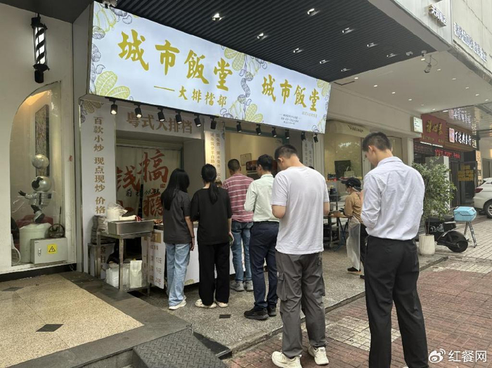 cbd打工人,扎堆涌入12元快餐店