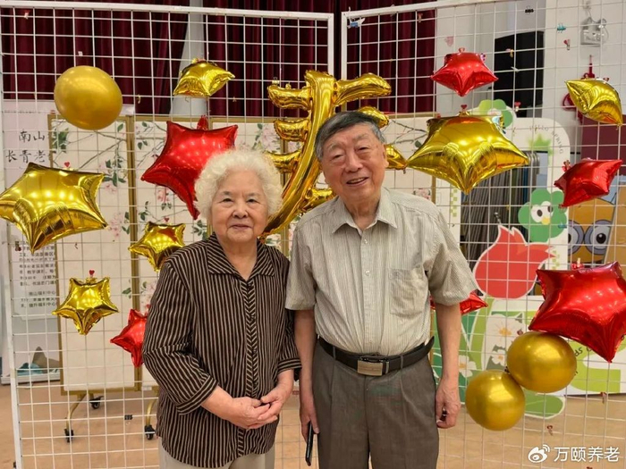 长者生日会天增岁月人增寿春满乾坤福满门