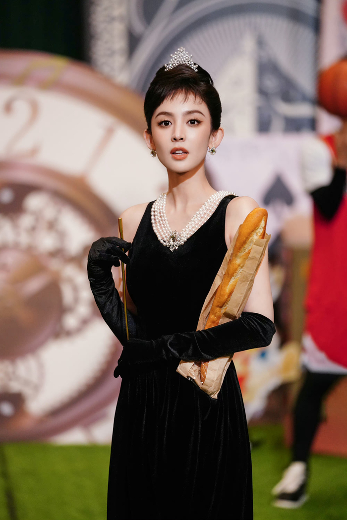 是气质公主94 也是皮衣帅气女……|古力娜扎|赫本_新浪新闻