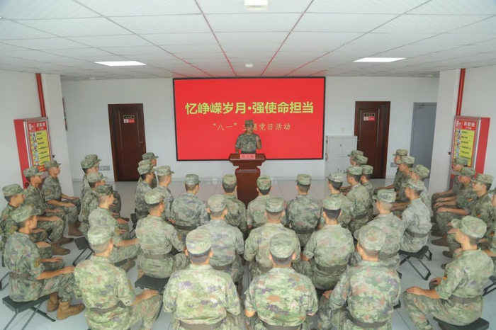火箭军部队以多种形式庆祝"八一"建军节