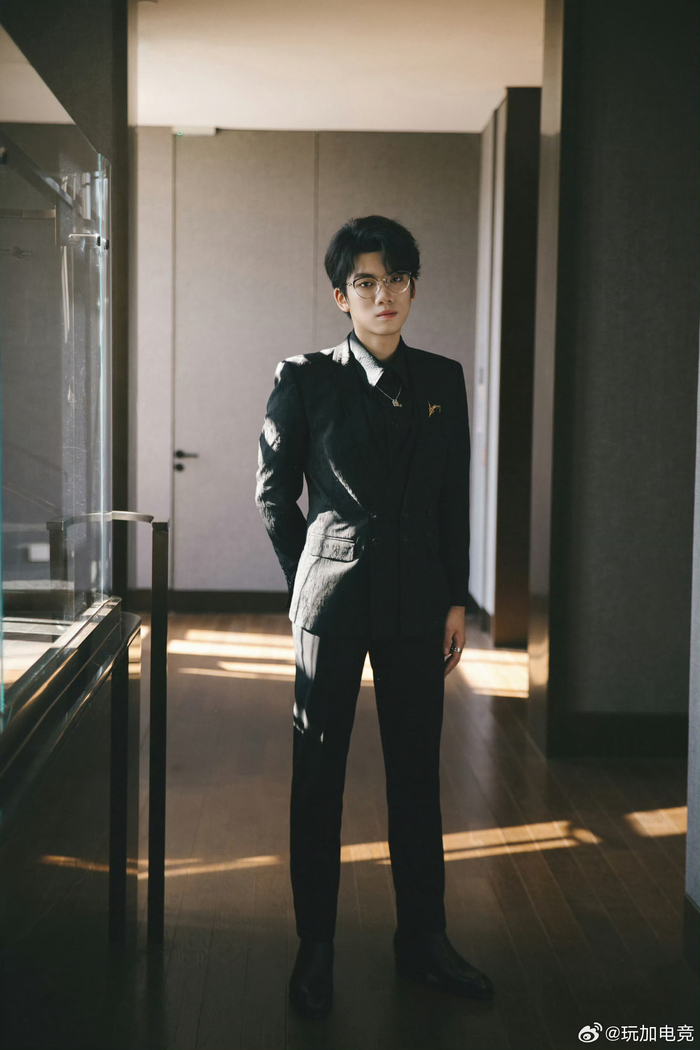 好港一帅哥目测一米八