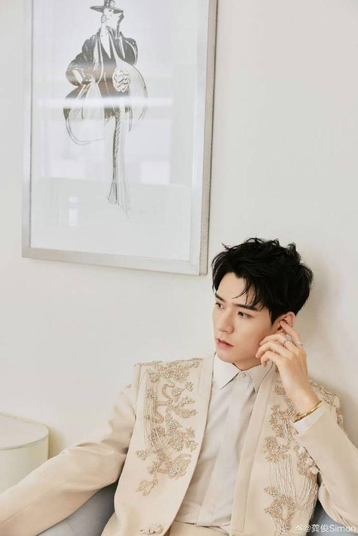 能量偶像人物志:演绎角色,呈现多面——龚俊|龚俊_新浪新闻