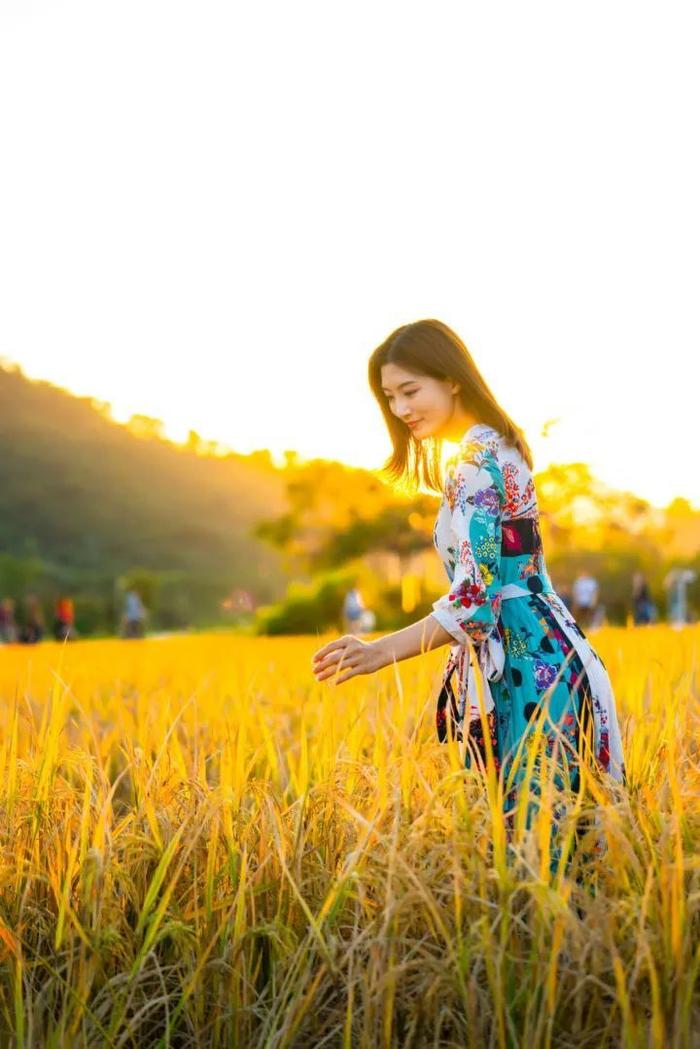 清新自然风景配美女图片