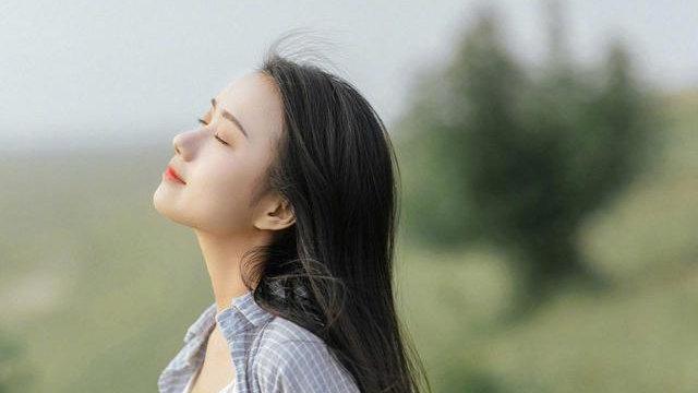 一个男人爱上你，这些“反应”很真实，是的心里有你，放不下你了