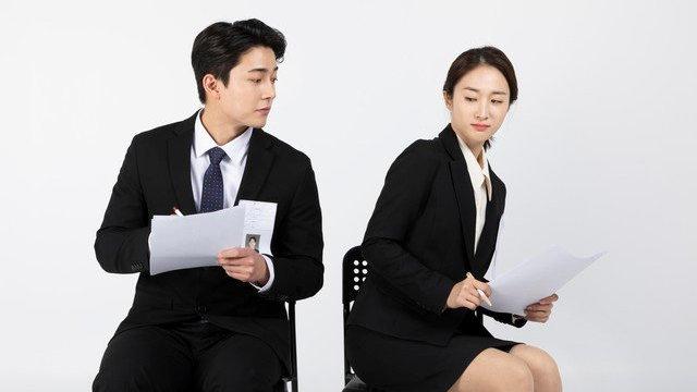 考上公务员让爱情变了味，女朋友之前给我买礼物，现在删除我微信