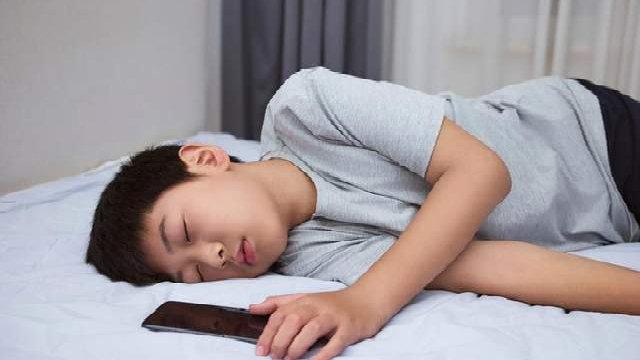 养个青春期孩子真不容易！脑科学研究：孩子大脑，正经历“混战”