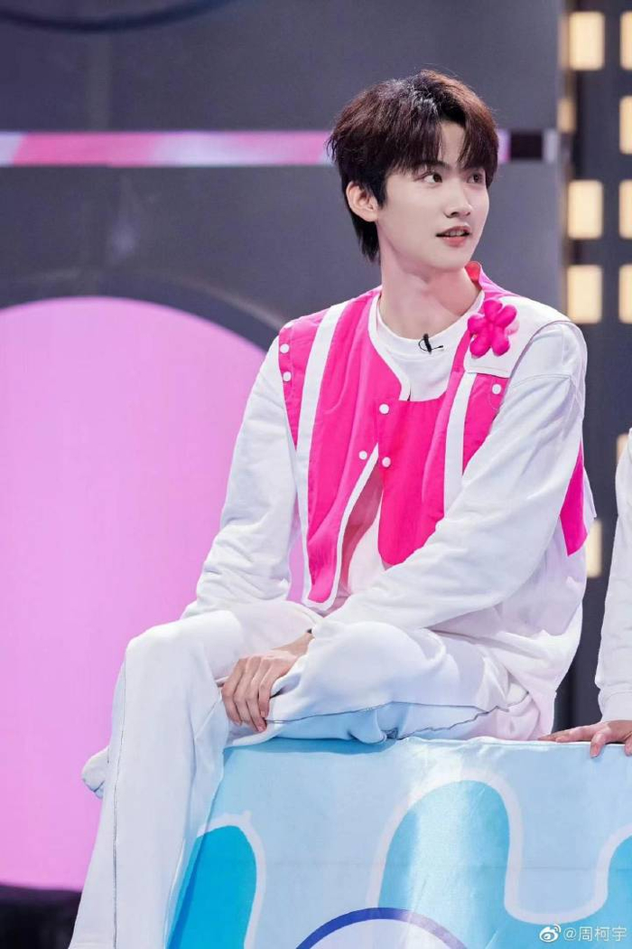 能量偶像人物志:青春璀璨,舞台新星——周柯宇|周柯宇_新浪新闻