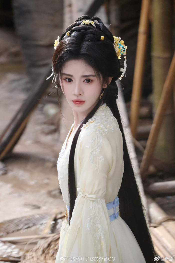 姜黎非路透图来了,黄裙造型好清新,我命运般的老婆 67鞠婧祎《千香